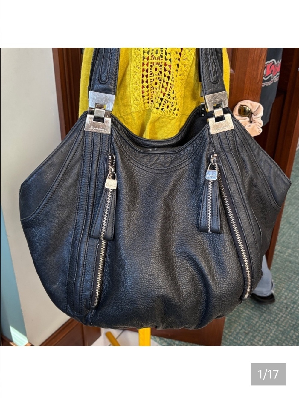 B Makowsky   Shoulder bag  black leather  large bag  3 compartment Silvertone Hw
